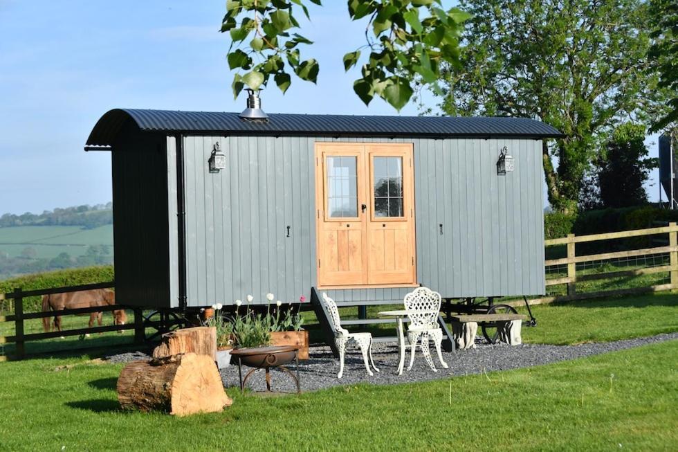 The Shepherds Hut Carmarthen Eksteriør billede
