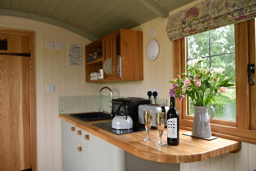 The Shepherds Hut Carmarthen Eksteriør billede